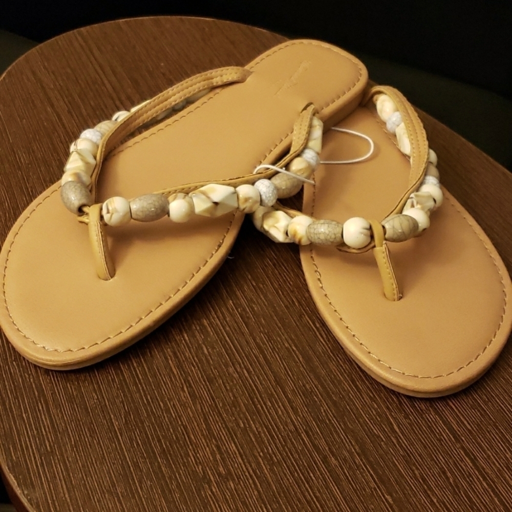 Universal Thread Cindy Elevated Beaded Thong Sandals in Tan in Size 9
